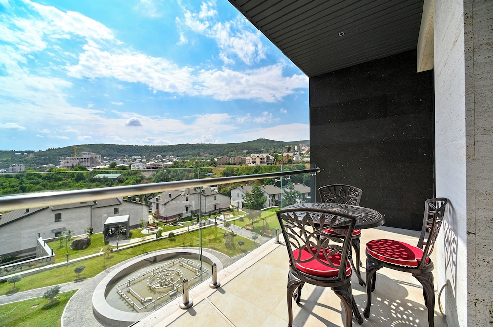 Deluxe Double Room, Balcony, Mountain View photo 2