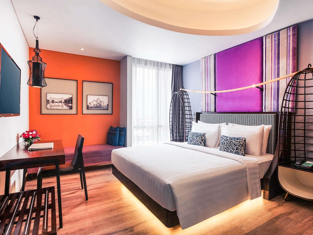 Superior Room, 1 King Bed, City View (Classic) photo 3