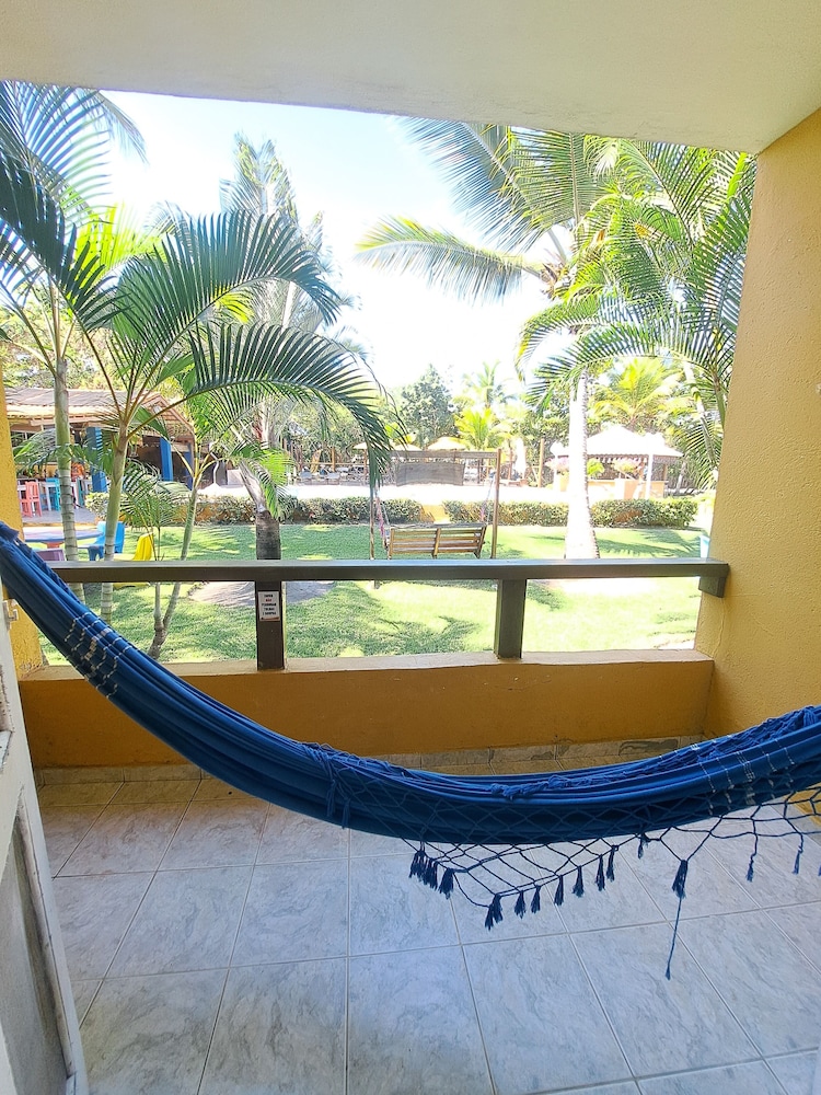 Family Quadruple Room, Pool View - Photo 7
