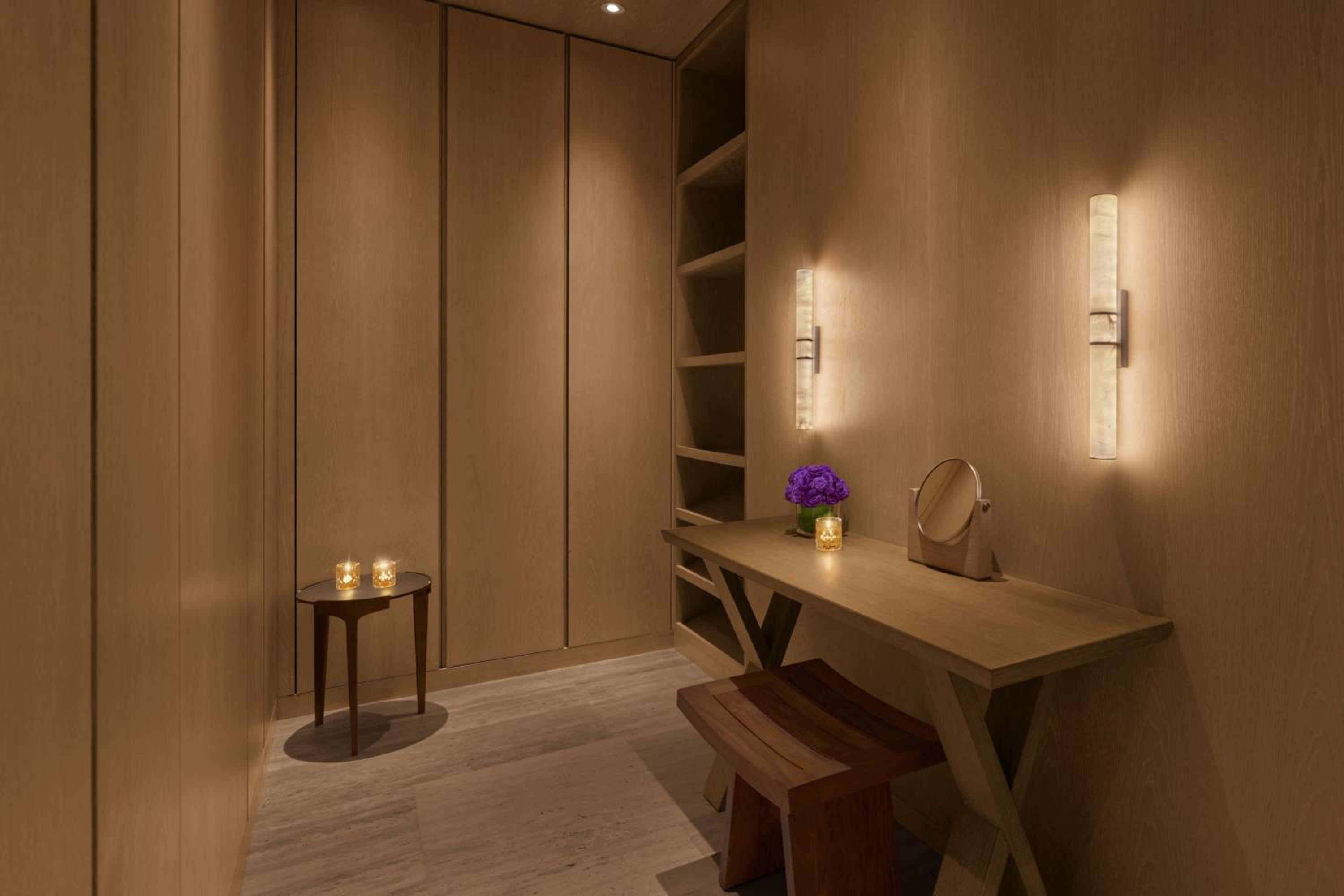 Premier One-Bedroom King Suite With Kitchen, Balcony And Burj Khalifa View