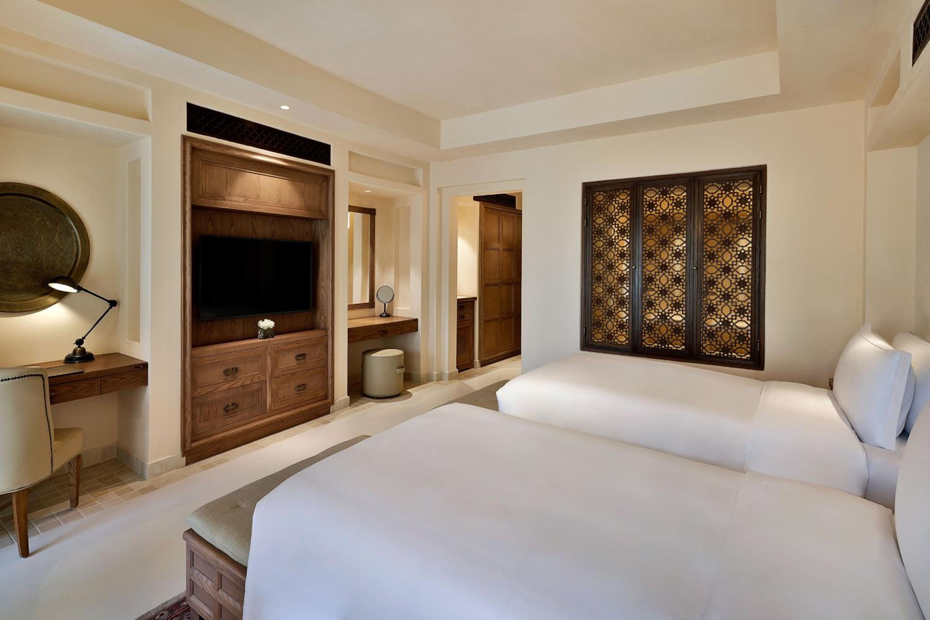 Deluxe, Guest room, 2 Twin/Single Bed(s), Desert view photo 2