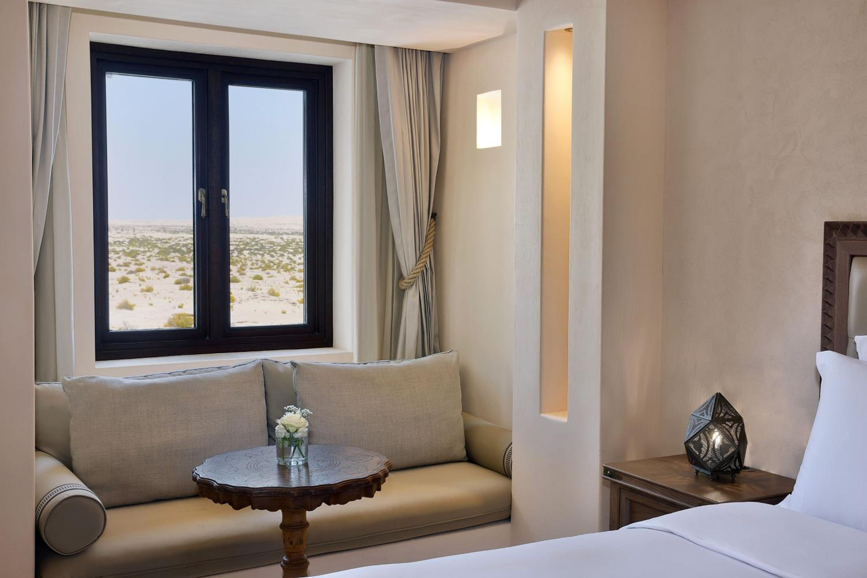 Deluxe, Guest room, 2 Twin/Single Bed(s), Desert view photo 3