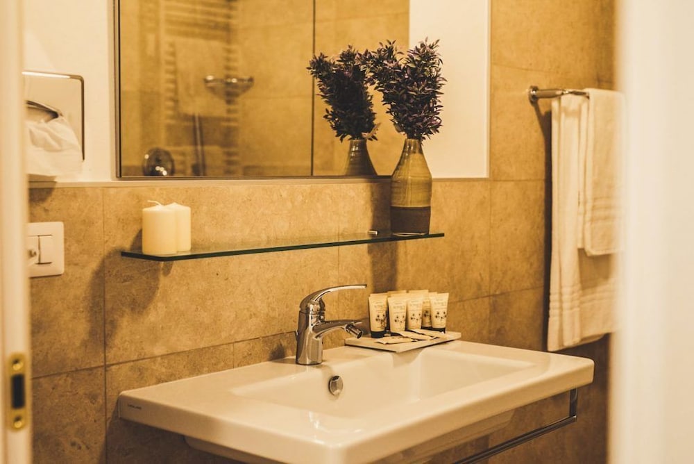 Deluxe Suite photo 3