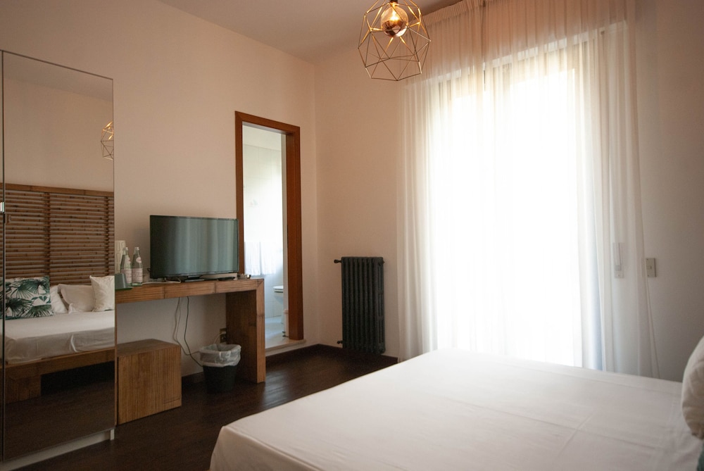 Comfort Room, Balcony, Mountain View photo 3