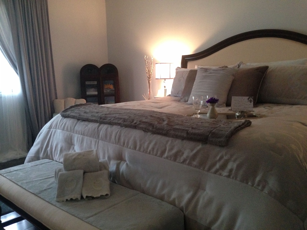 Room, 1 King Bed, Garden View (Mistral) photo 2