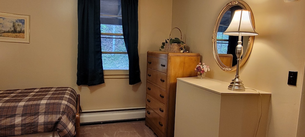 Family Cabin, 2 Bedrooms (Queen Cabin) photo 3