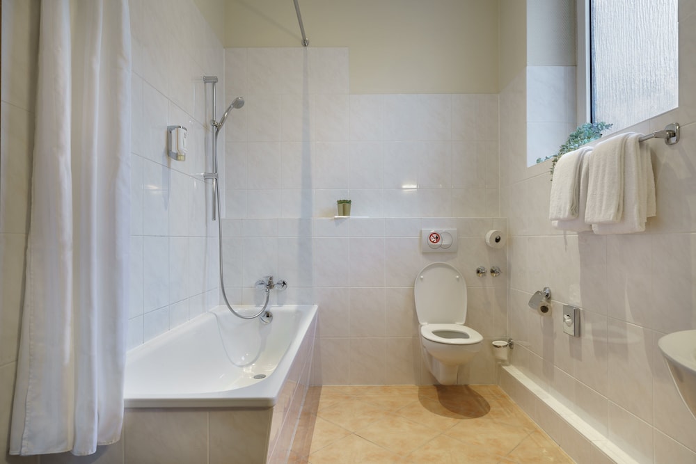 Standard Double Room Single Use thumbnail 6