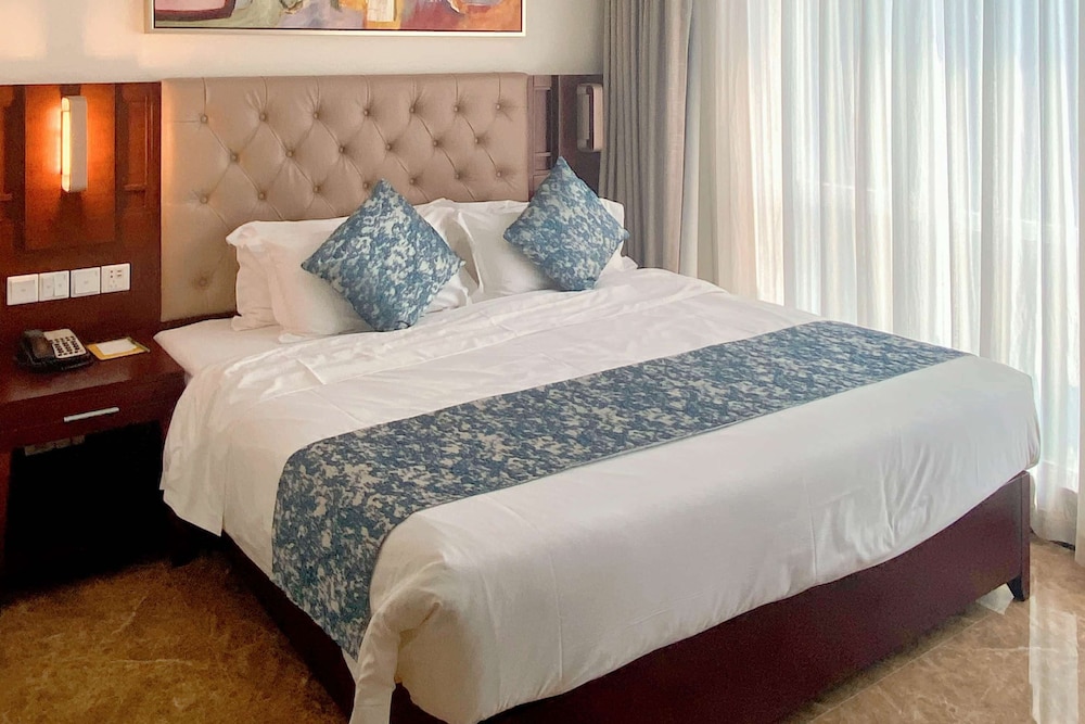Room (Refined) photo 1