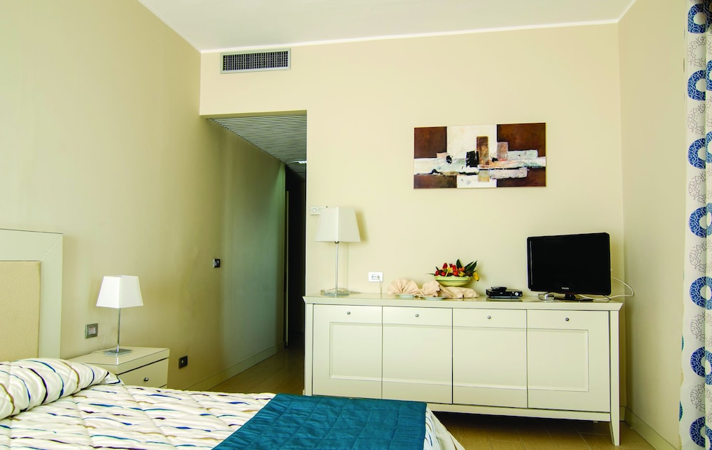 Superior Double Room, Balcony, Sea View - Photo 10