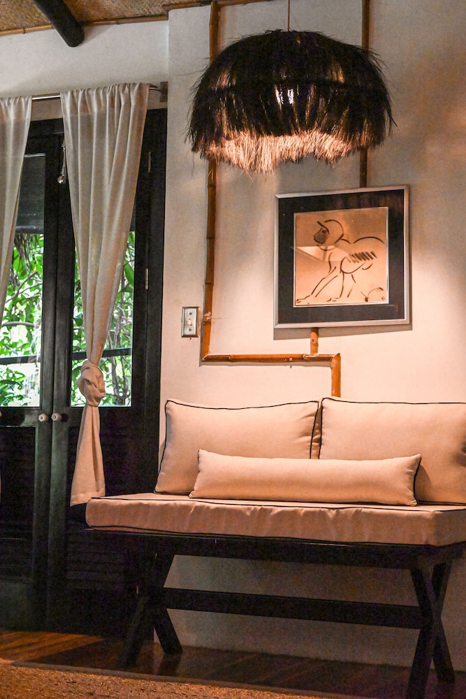 Luxury Bungalow, 1 King Bed, Pool Access, Beachside photo 2