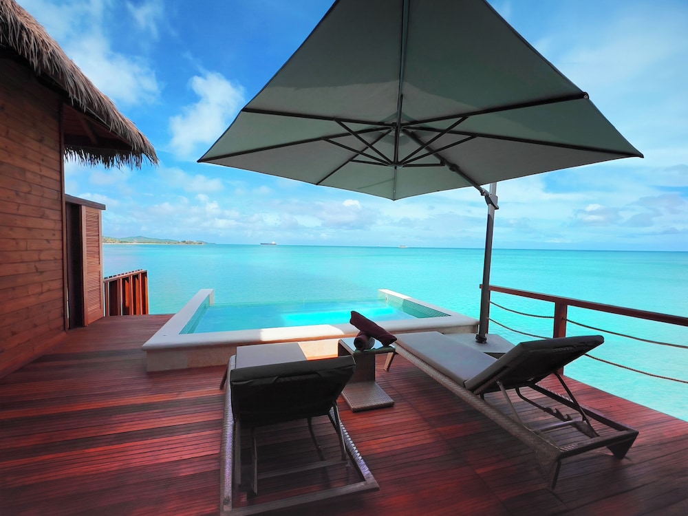 Luxury Junior Sunset Overwater Suite Diamond Club