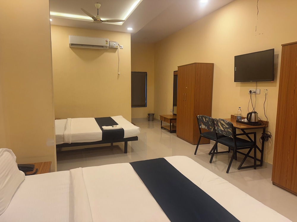 Standard Double or Twin Room photo 3