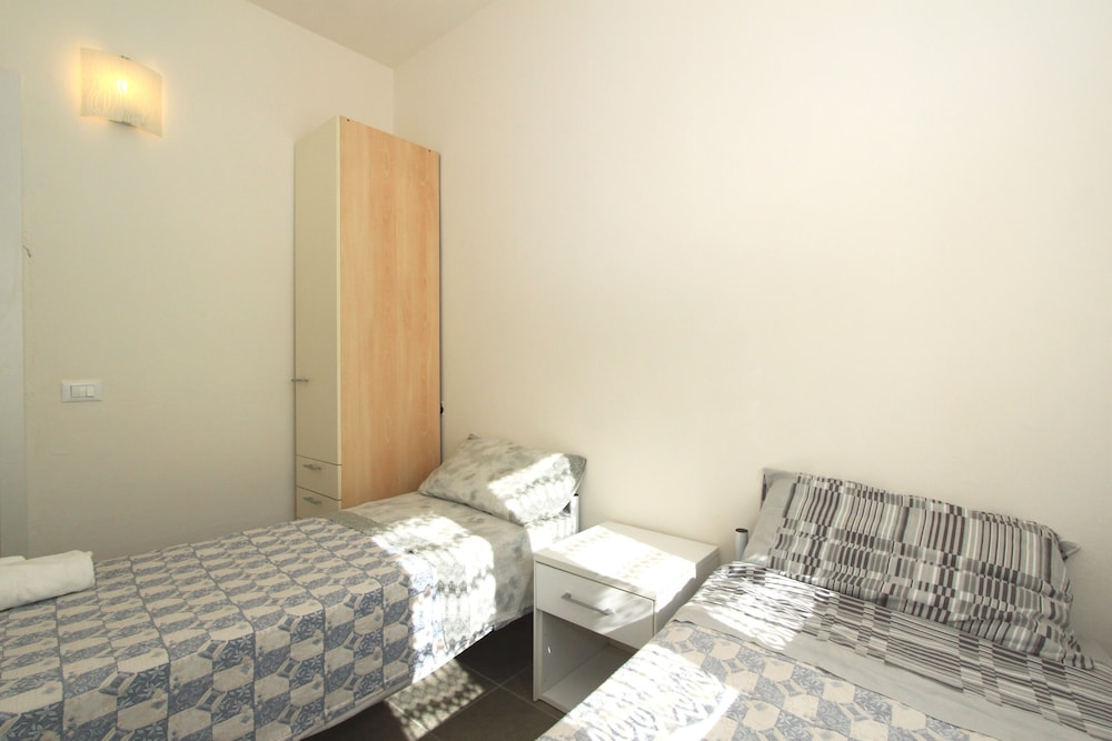 Classic Apartment, 2 Bedrooms photo 2