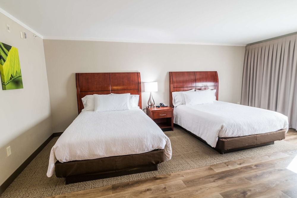 Room, 2 Queen Beds, Accessible photo 2