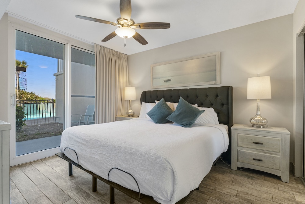 Condo, 2 Bedrooms, Pool View (113) photo 3