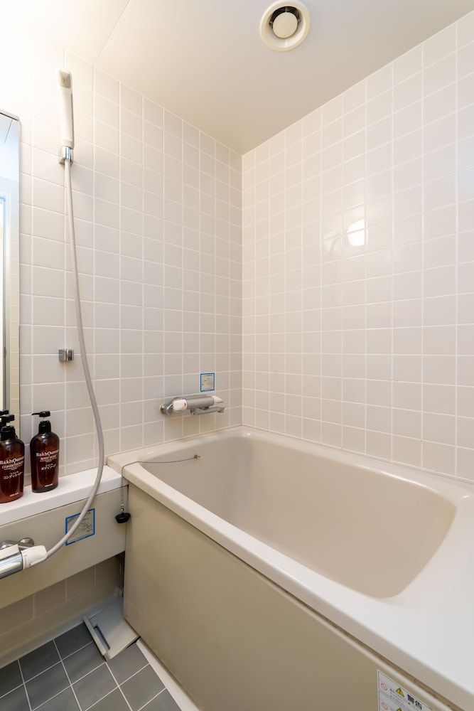 Economy Twin Room, Private Bathroom photo 3