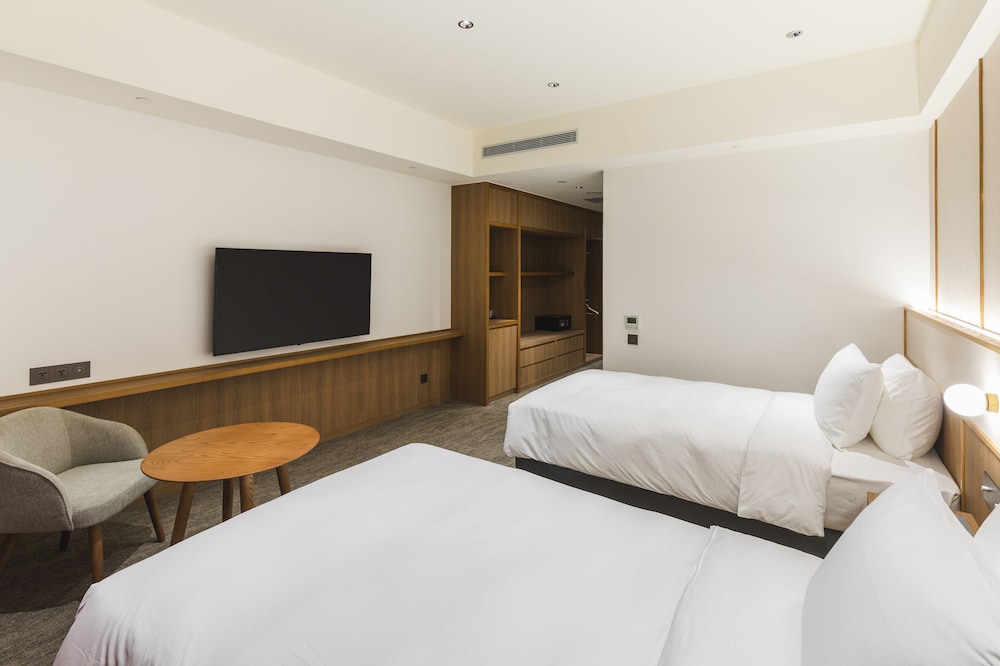 Accessible Twin Room photo 3