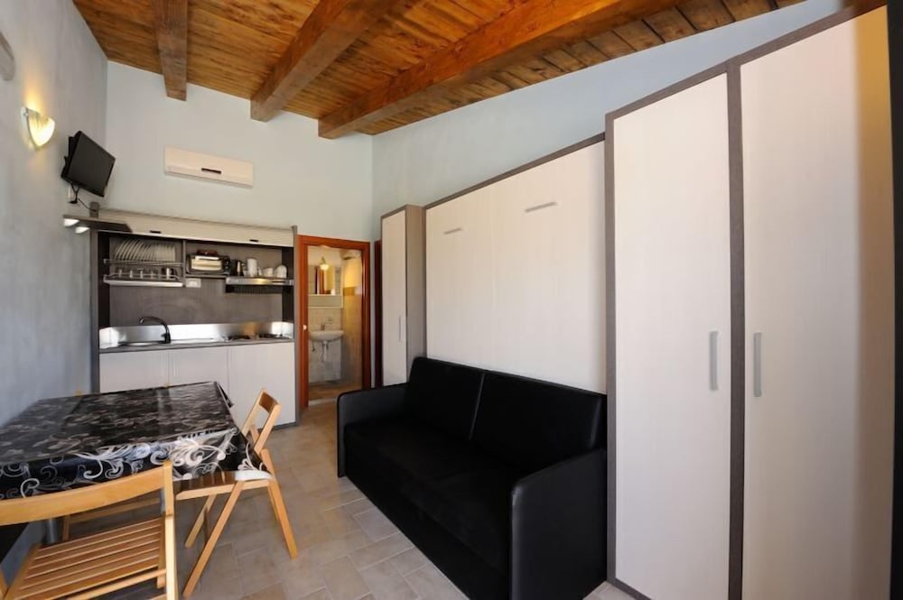 Apartment, Kitchenette, Garden Area photo 2