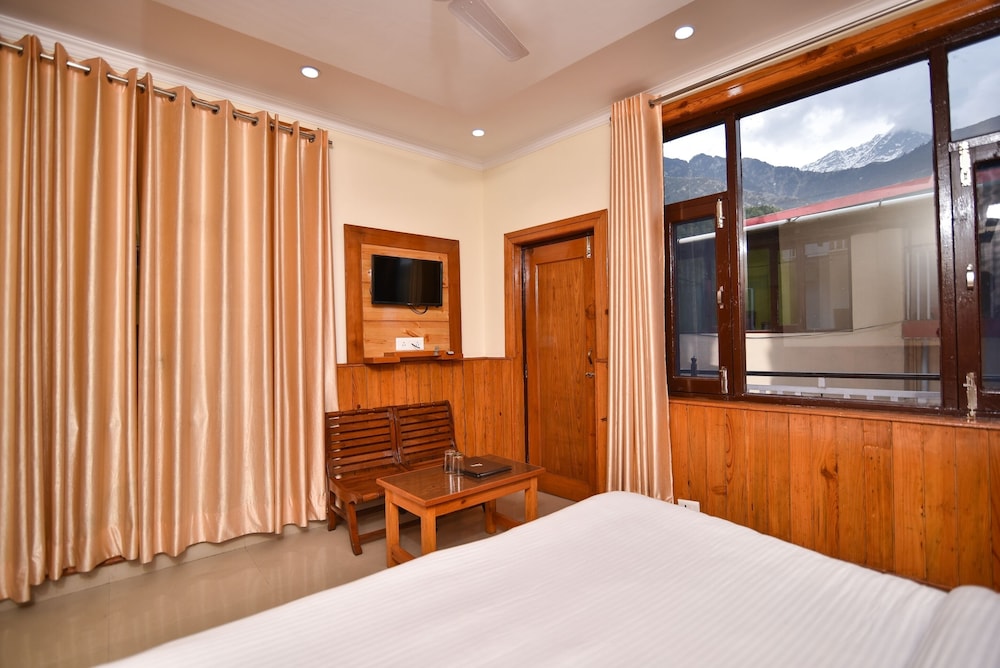 Deluxe Room - Photo 5