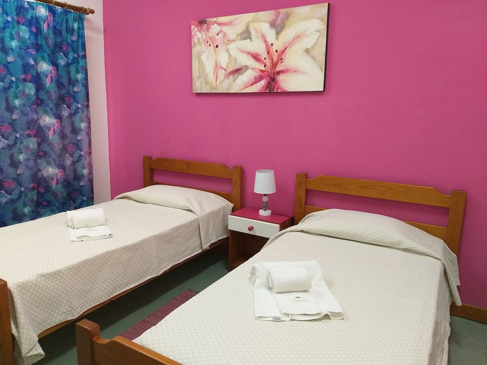 Twin Room, Shared Bathroom - Photo 5