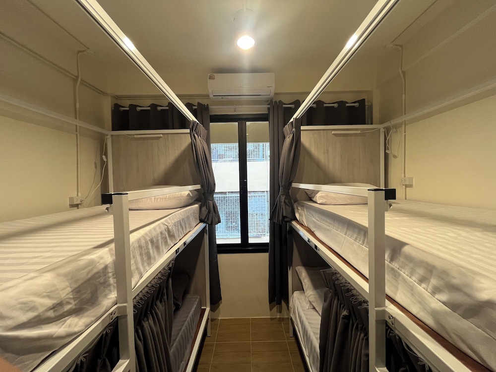 6-Bed Female Dormitory Room photo 1