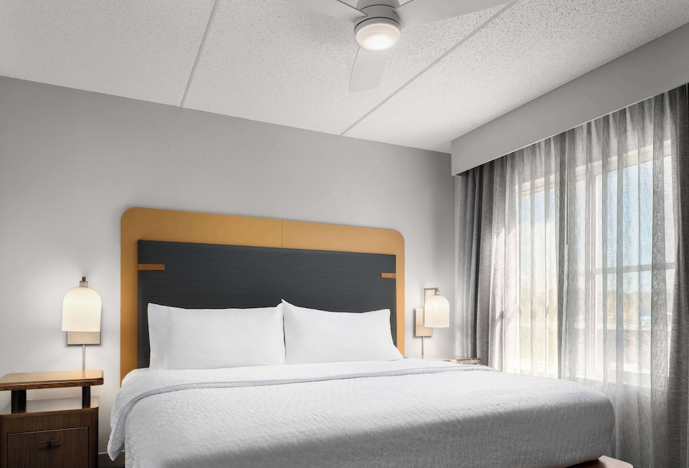 Deluxe Suite, 1 Bedroom, Kitchen (1 King Bed)