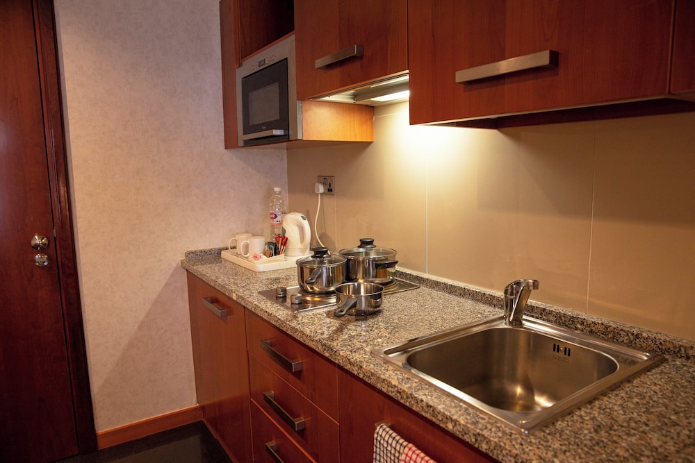 Suite, 1 Bedroom - Photo 2