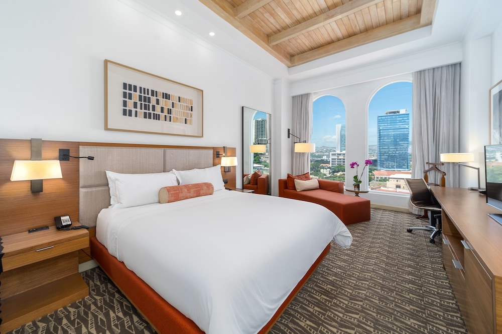 Classic Room, 1 King Bed, Club Lounge Access (Club Floor) - Photo 2