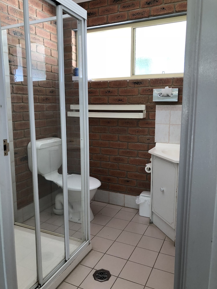2 Bedroom Queen Suite photo 2