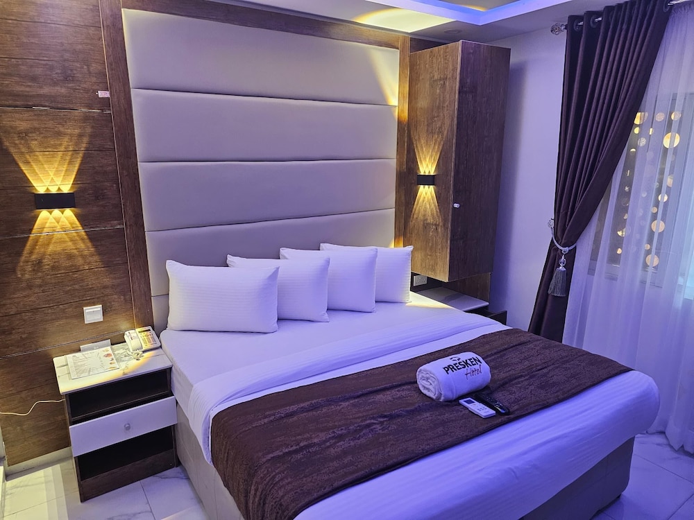 Royal Room photo 2