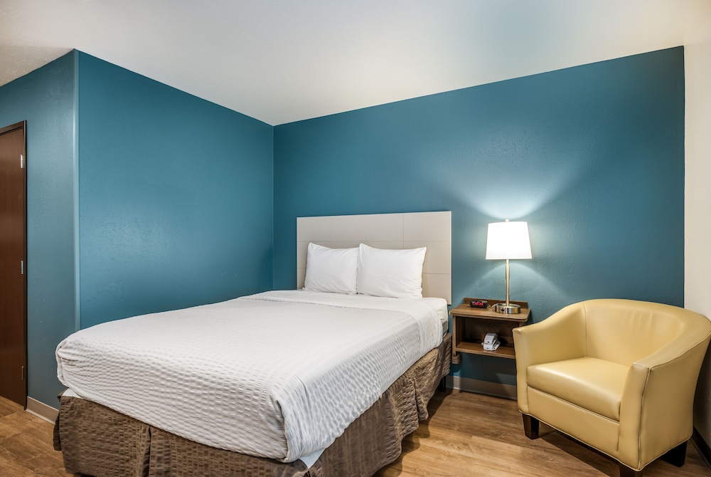 Basic Single Room, 1 Queen Bed, Accessible, Non Smoking photo 2