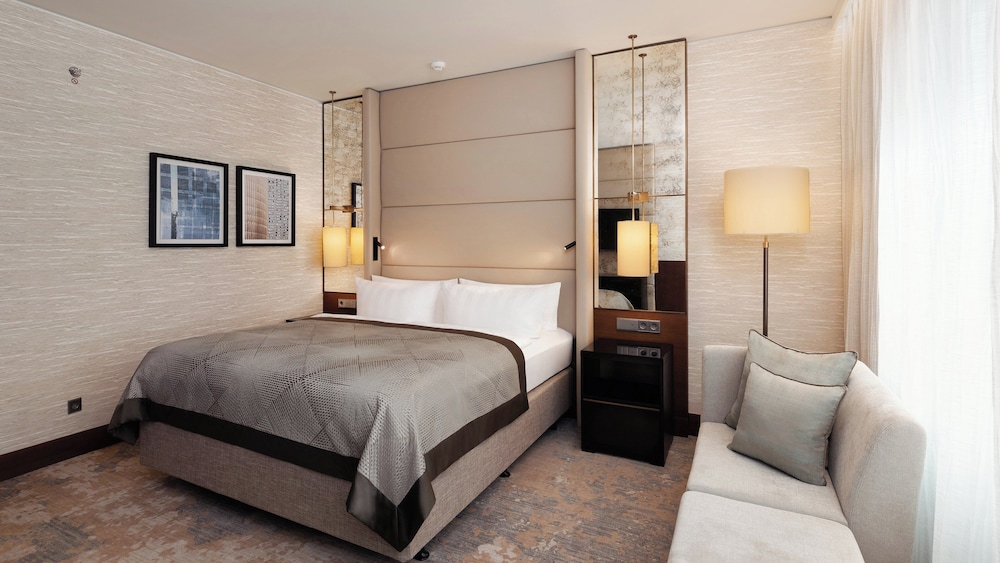 Classic Room, 1 King Bed, Park View