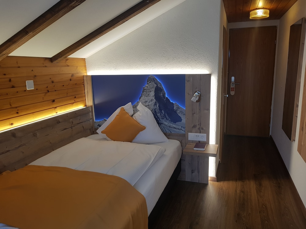 Classic Single Room, Non Smoking, Mountain View