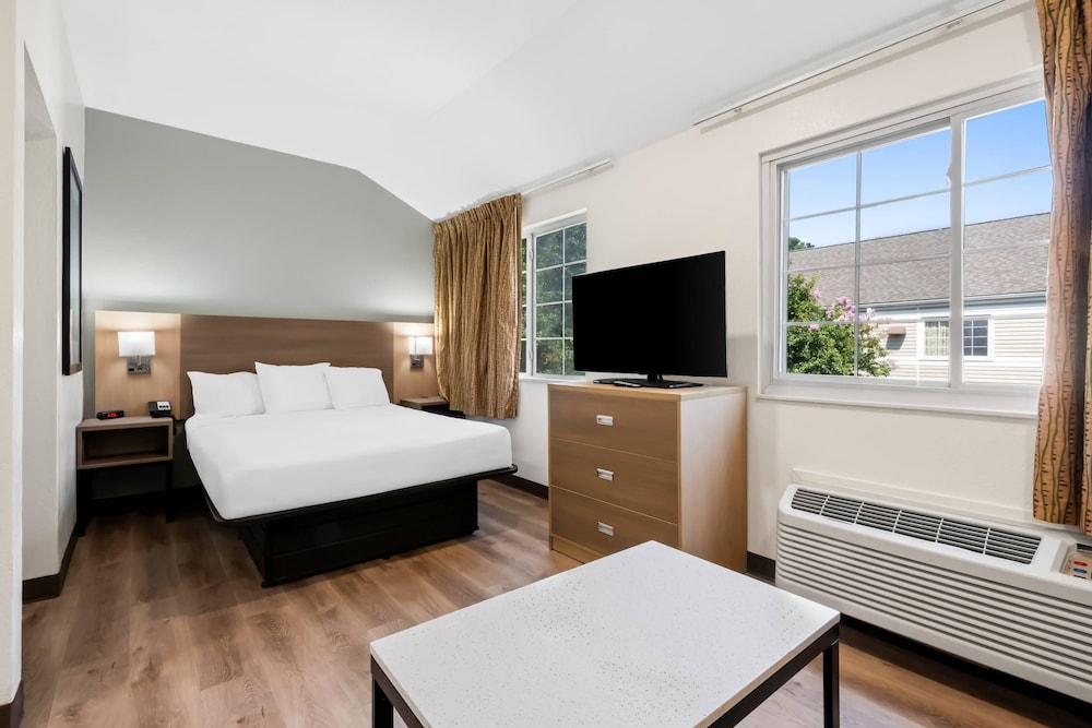 Suite, 1 Queen Bed, Non Smoking photo 1