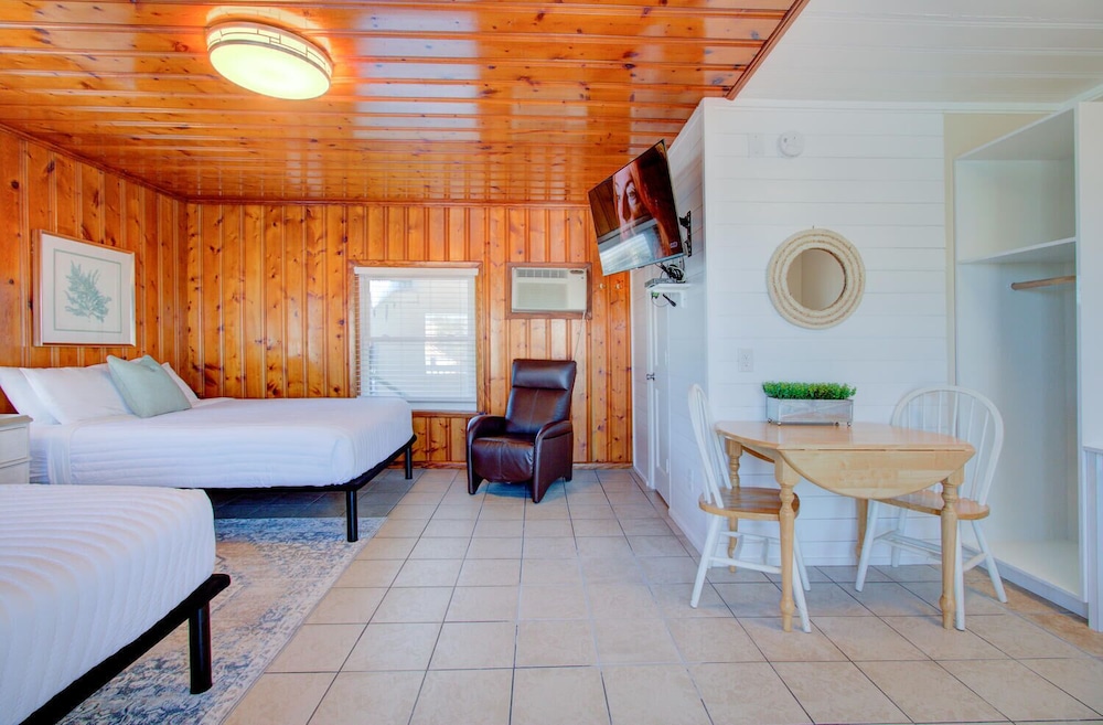 Deluxe Room, 2 Queen Beds, Non Smoking photo 3