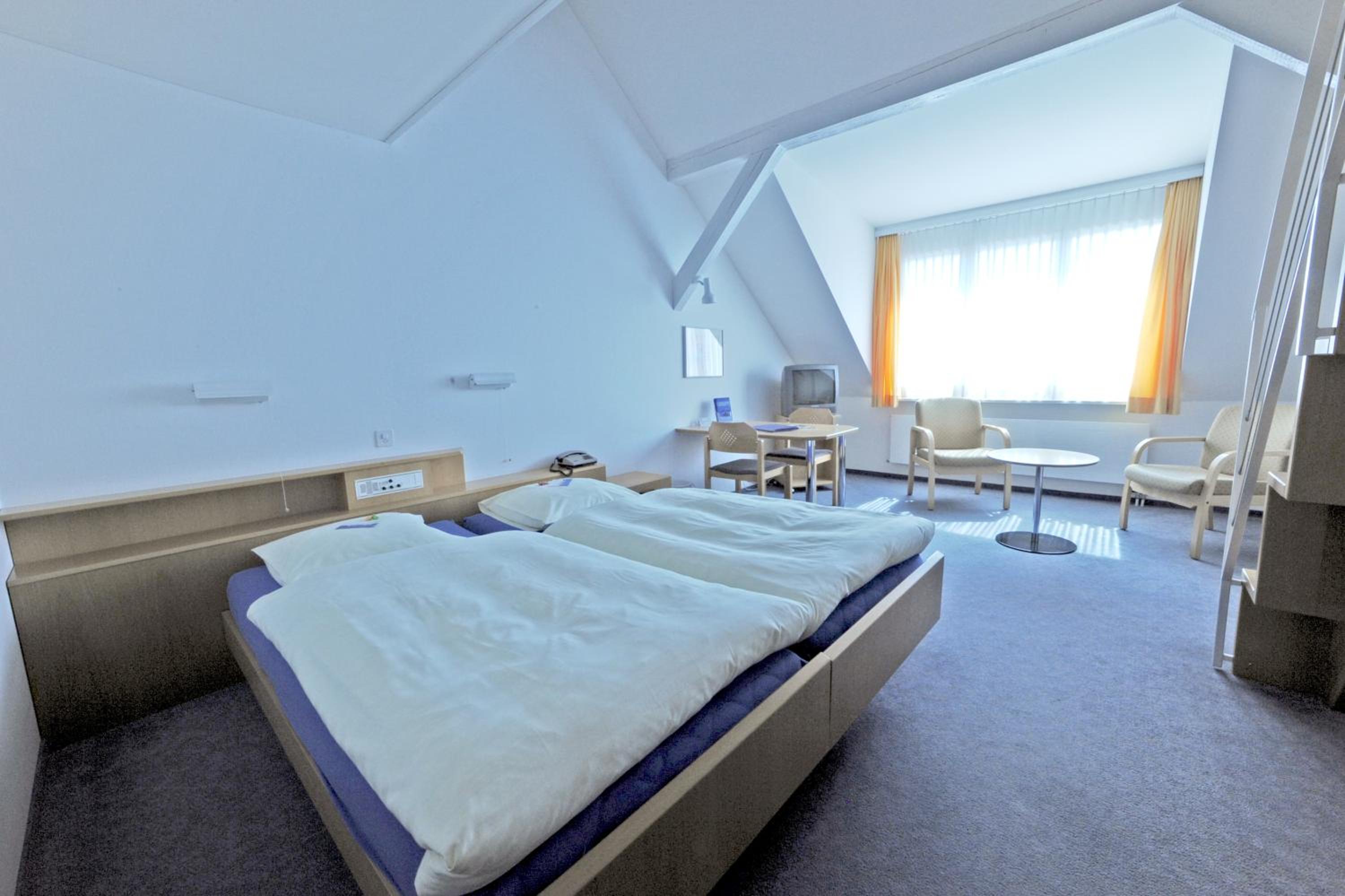 Double Room with Lake View - Photo 5