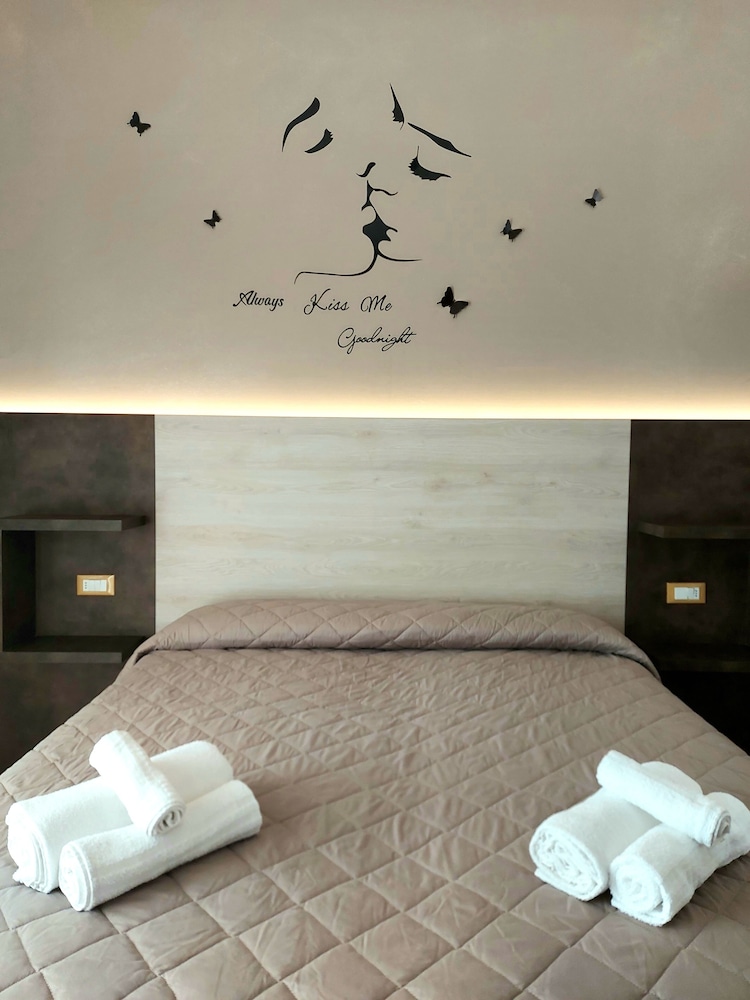 Double or Twin Room - Photo 5