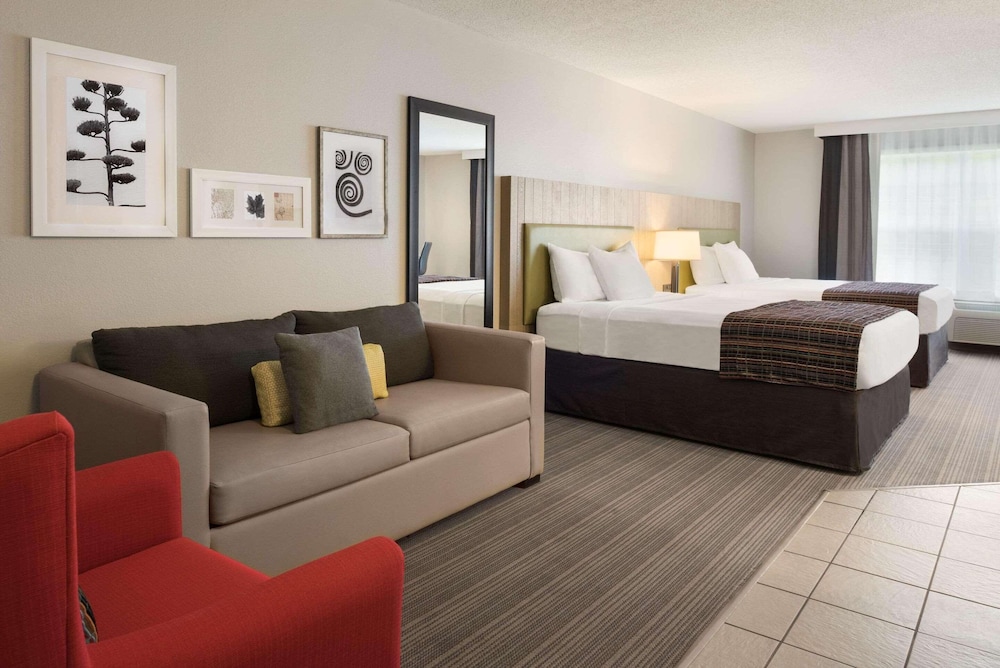 Suite, 2 Queen Beds, Non Smoking, Jetted Tub photo 1