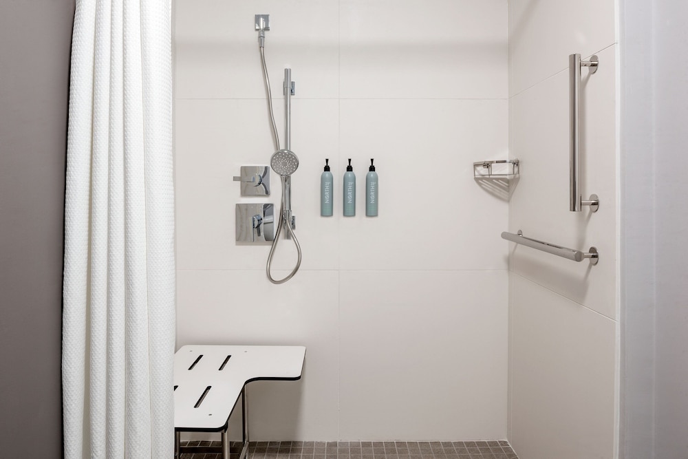 Room, 1 King Bed (Mobility/Hearing Accessible, Tub) - Photo 7