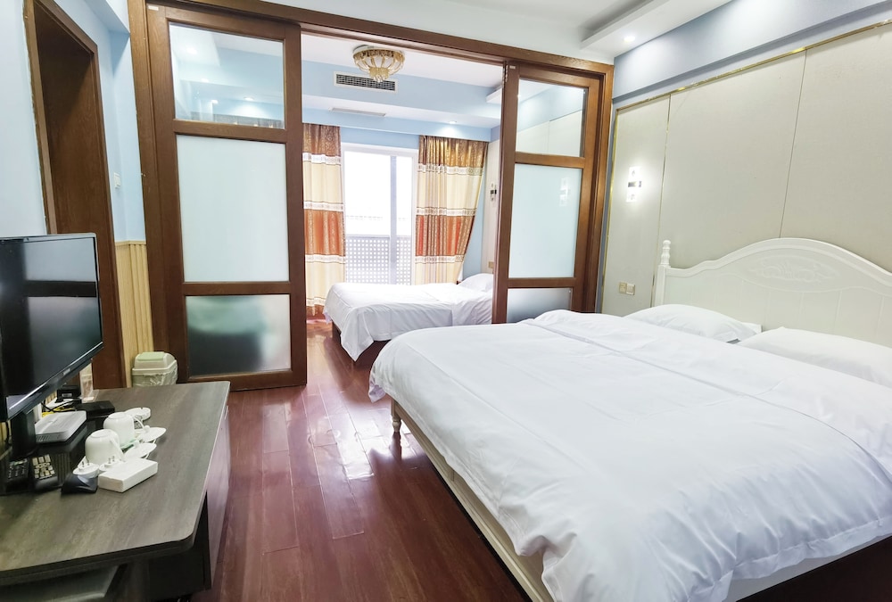 Comfort Twin Room (Limited To Guests Holding China Resident Identity Card) photo 2