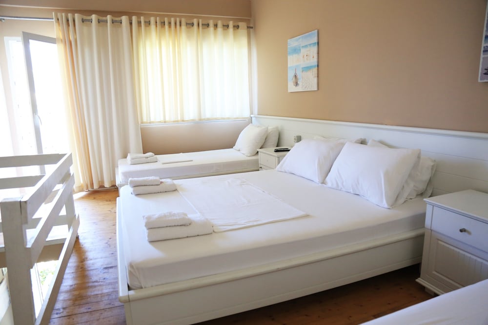 Standard Triple Room photo 2