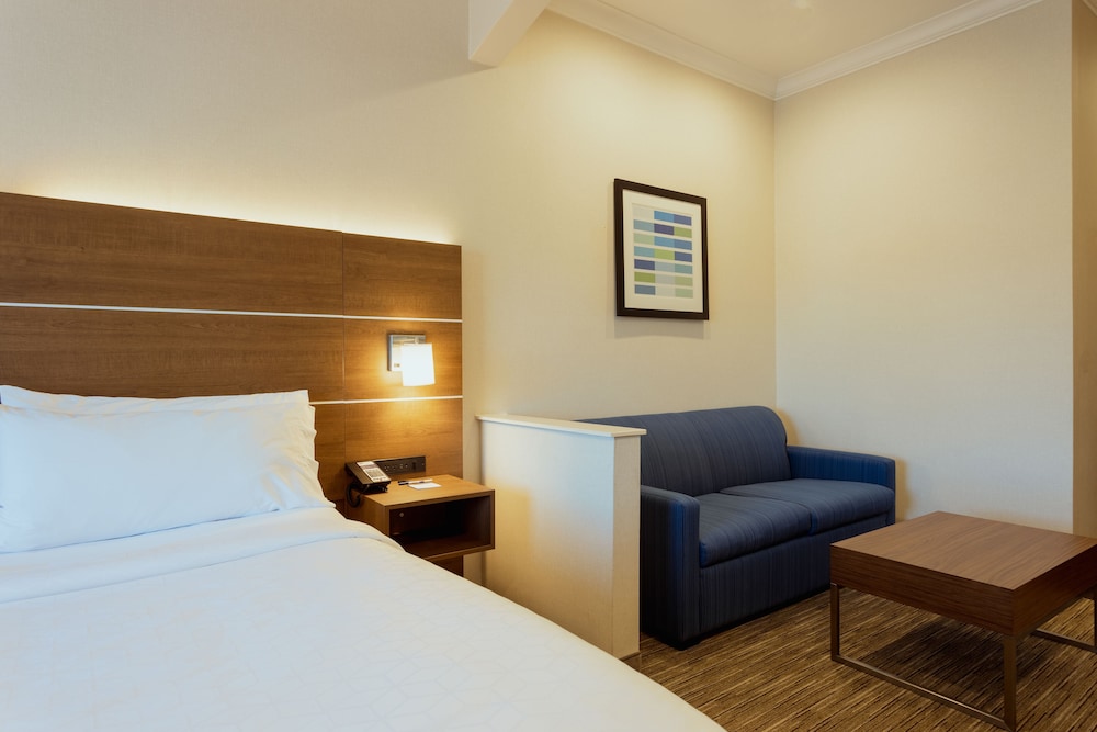 Suite, 1 King Bed, Non Smoking - Photo 4