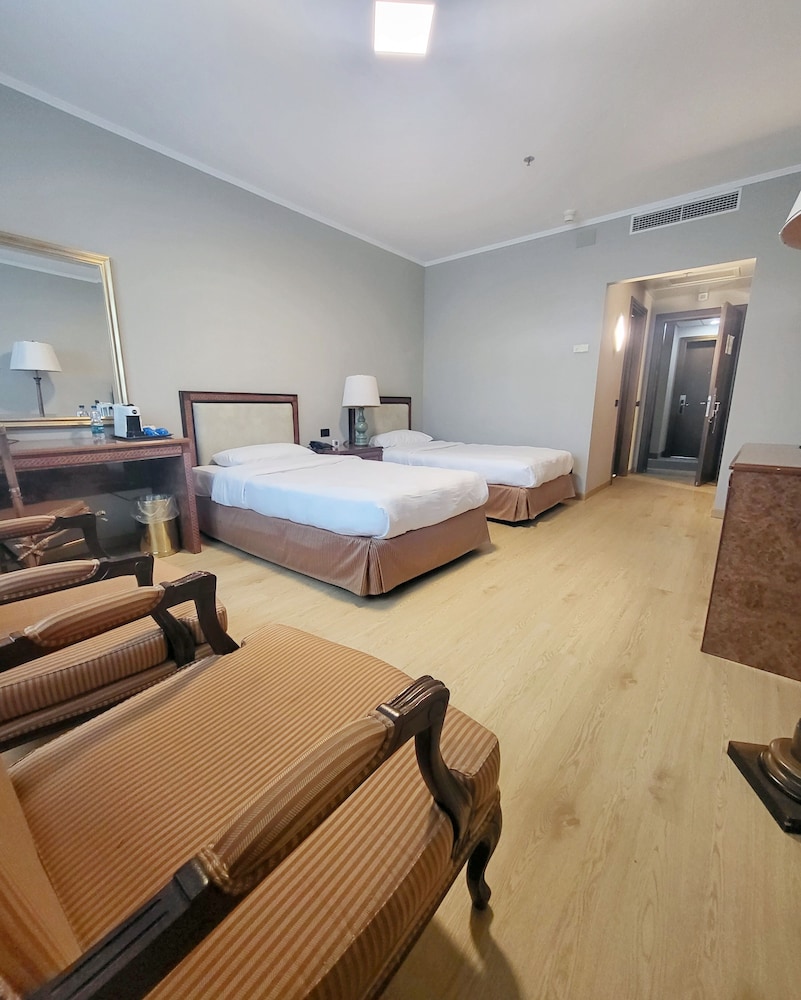 Deluxe Double Room, 2 Twin Beds, Single use - Photo 1