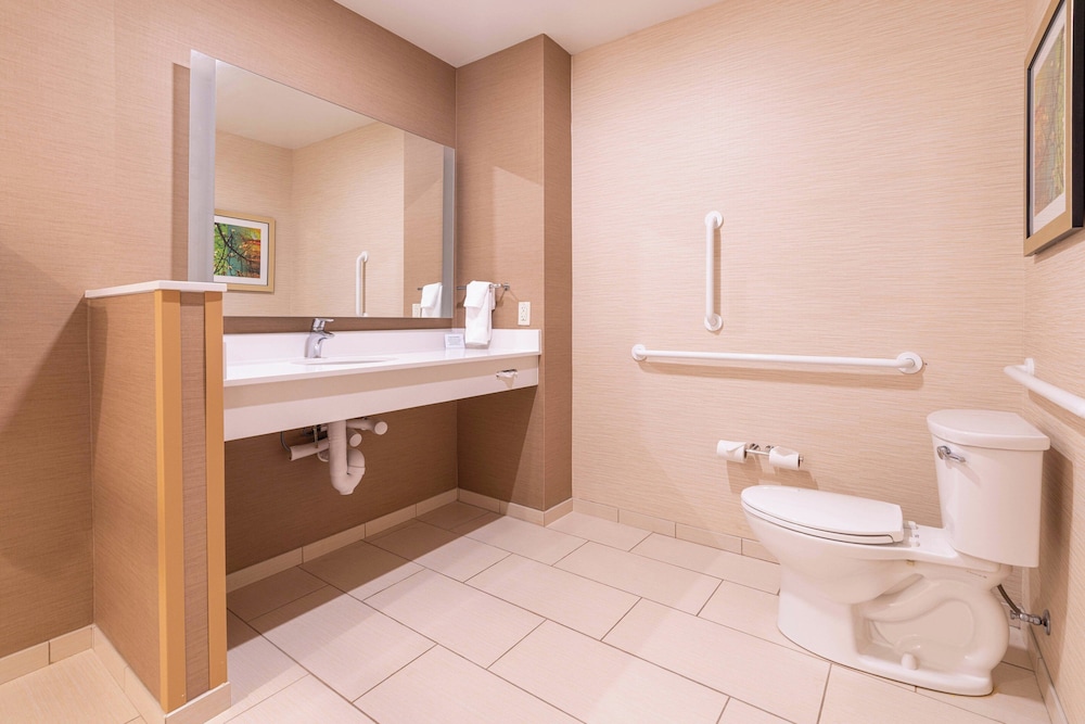 Room, 2 Queen Beds (Hearing Accessible) photo 3
