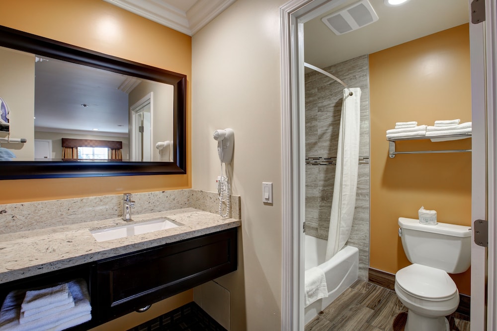 Standard Double Room, 2 Double Beds (Non-Smoking and Smoking Available) - Photo 5