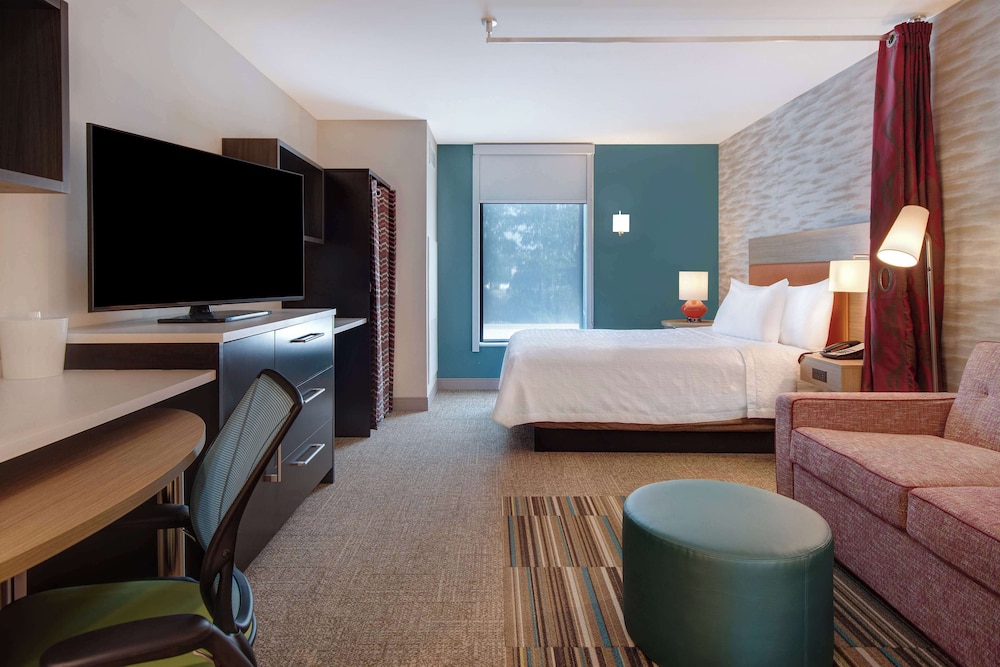 Studio Suite, 1 Queen Bed, Accessible (Roll-In Shower) photo 2