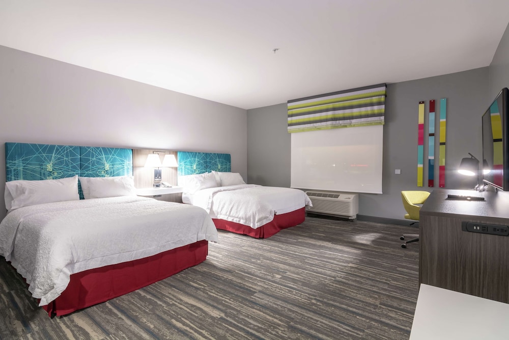 Room, 2 Queen Beds, Accessible, Bathtub photo 1