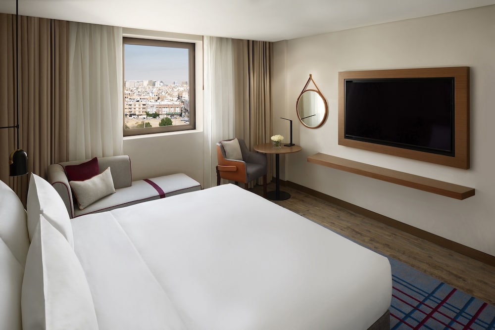 Suite, 1 Bedroom, City View - Photo 9