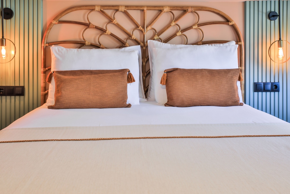 Deluxe Room - Photo 6