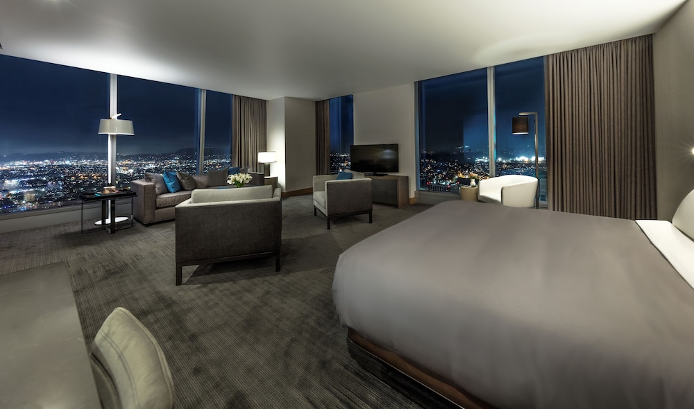 Suite, 1 King Bed, City View - Photo 3